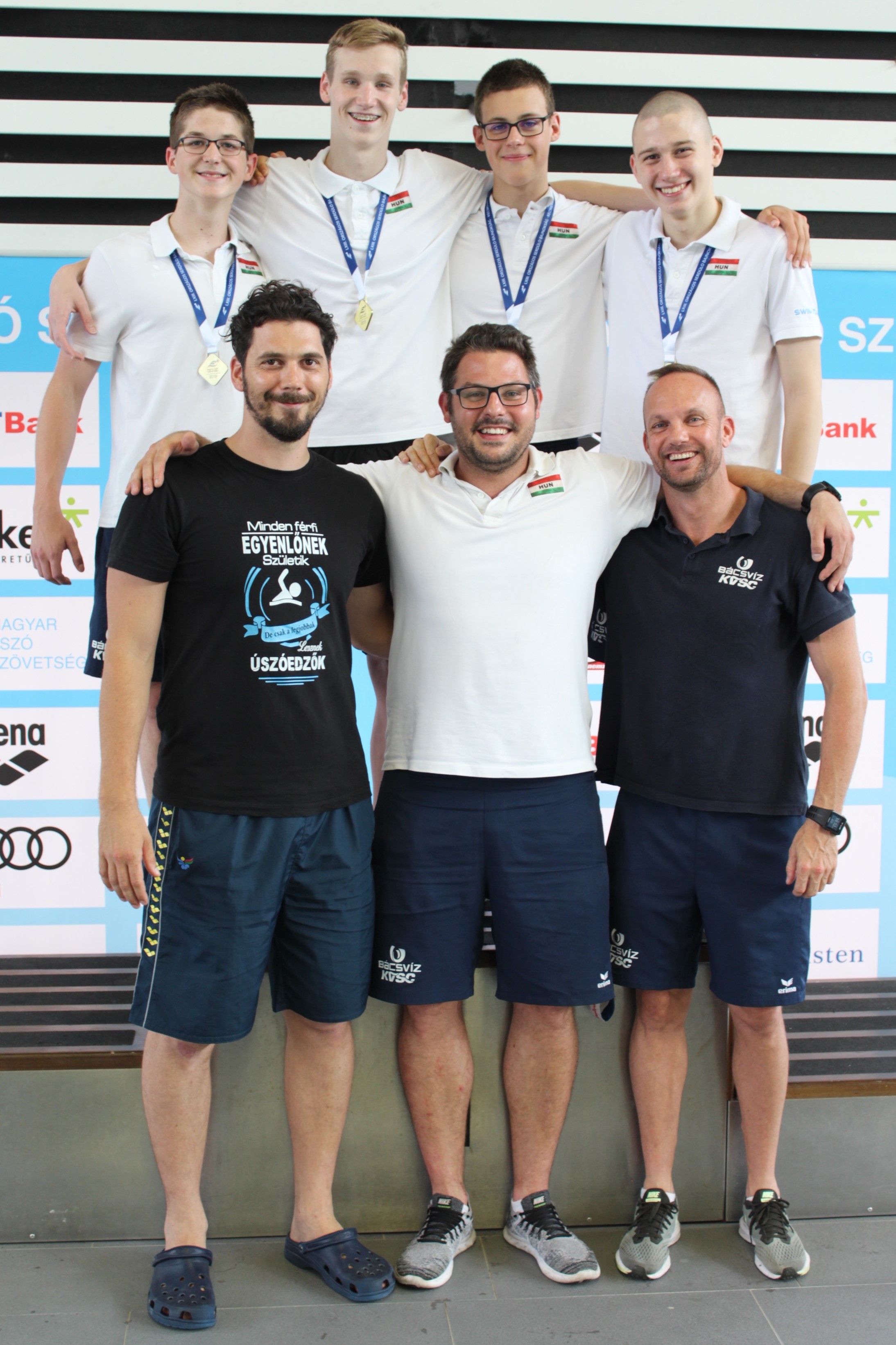 4x200m férfi gyorsváltó és edzőik